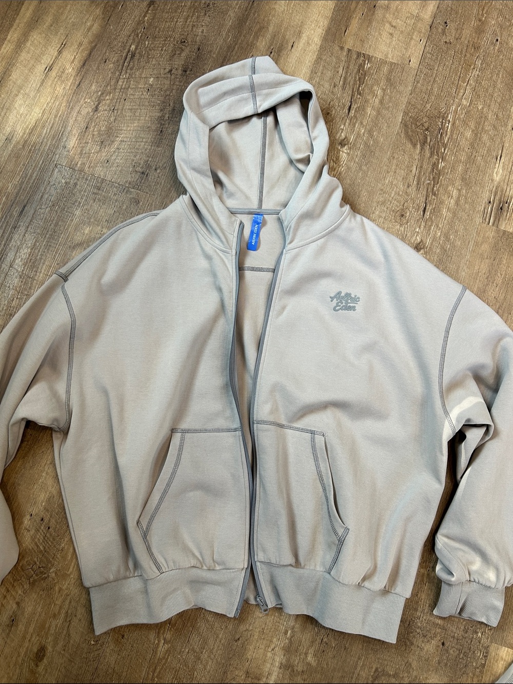 Aelfric Eden Light Gray Hoodie & jorts set - Picture 2 of 16